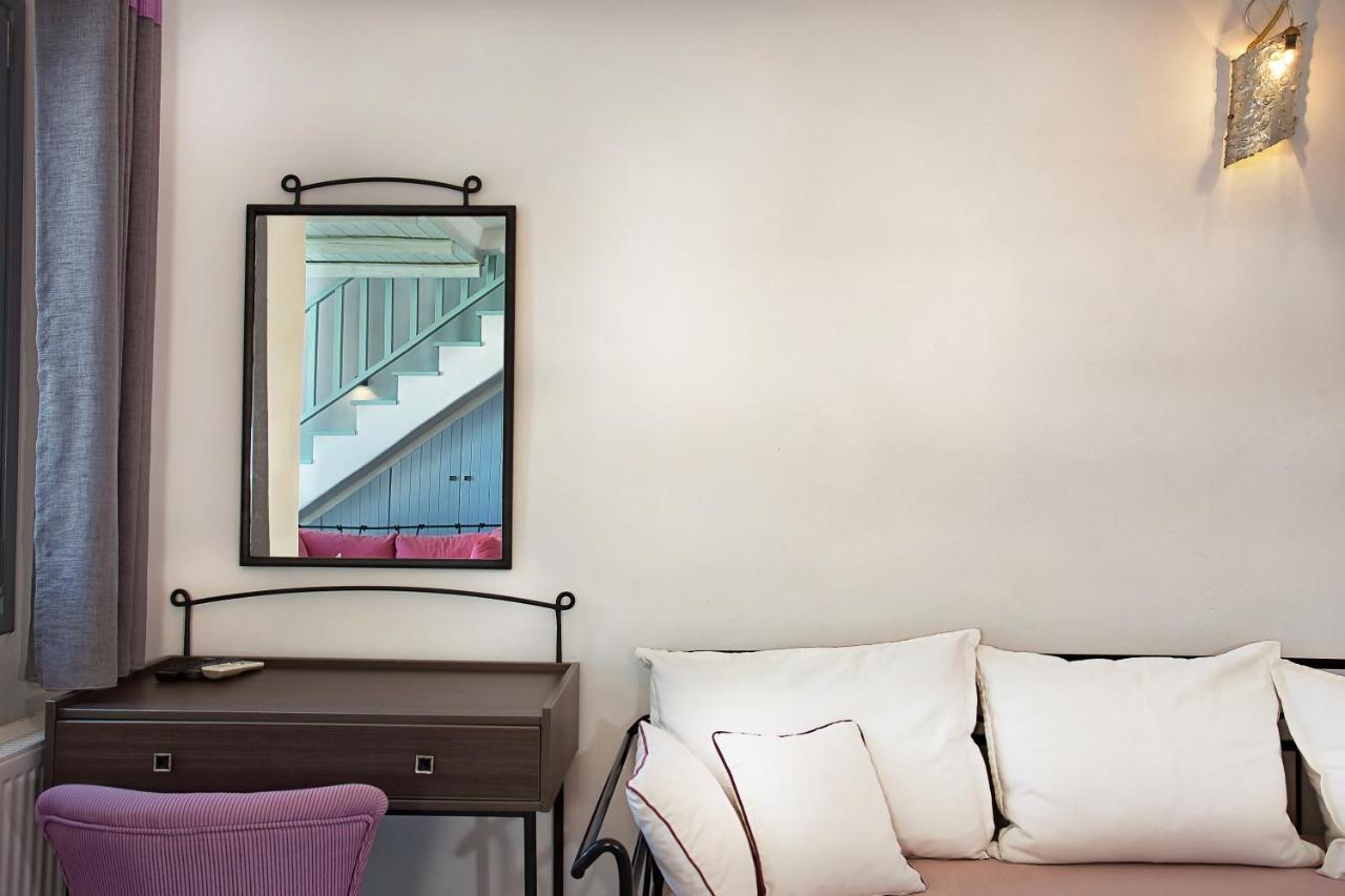 Ianthi Boutique Guesthouses สกีรอส ภายนอก รูปภาพ